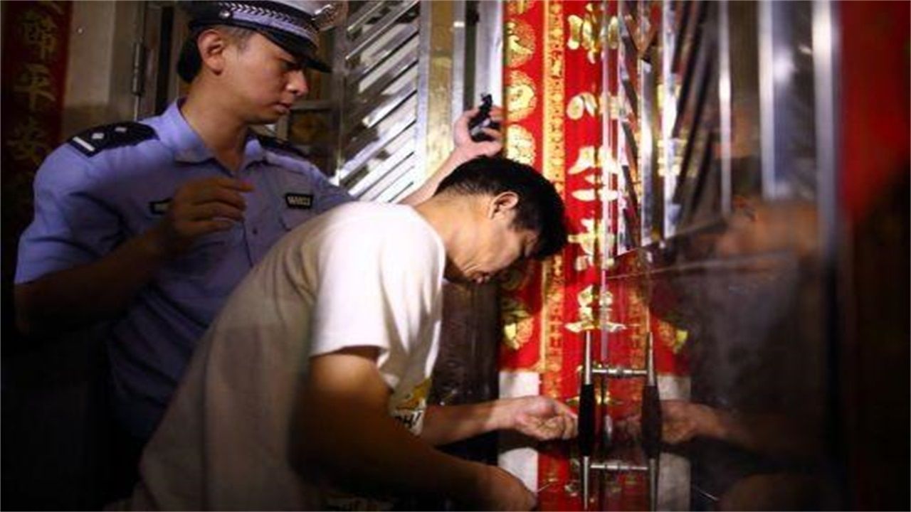 肇庆请开锁师傅开了锁后，师傅